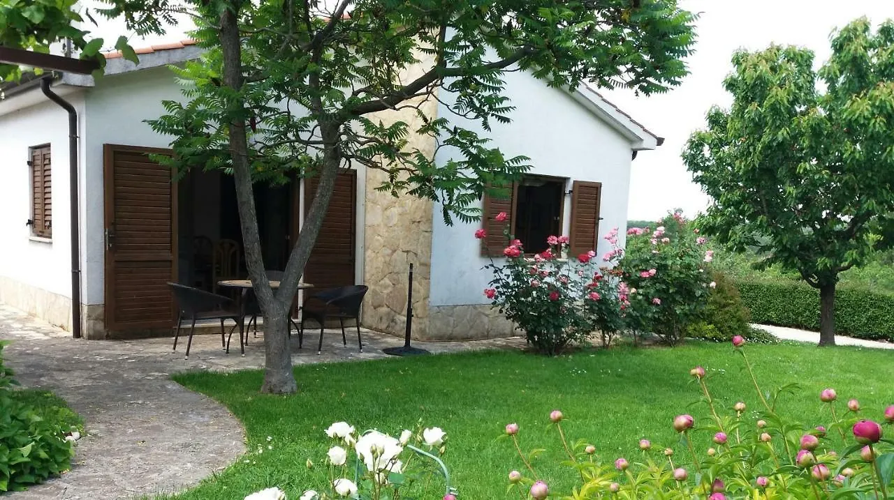 בית נופש פונטנה Bungalow Perla